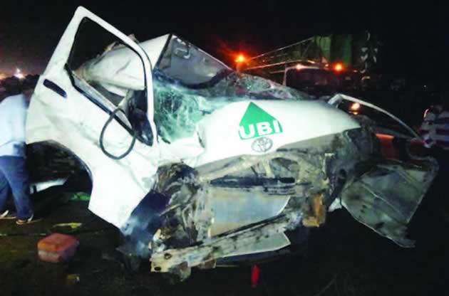 Truck, bus collision kills driver on Lagos-Ibadan expressway